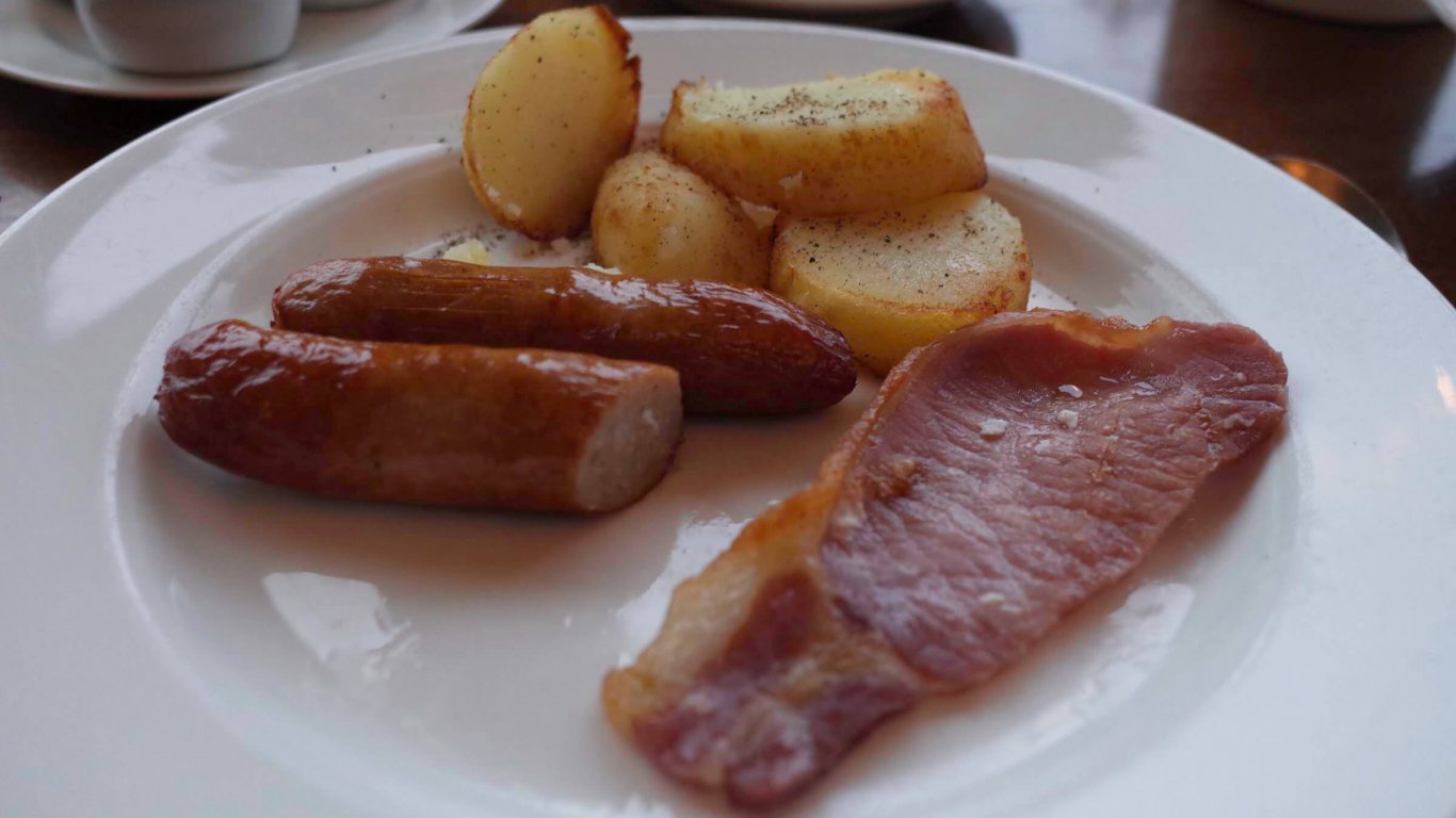 Typical cooked Irish breakfast including bacon, sausage and potatoes