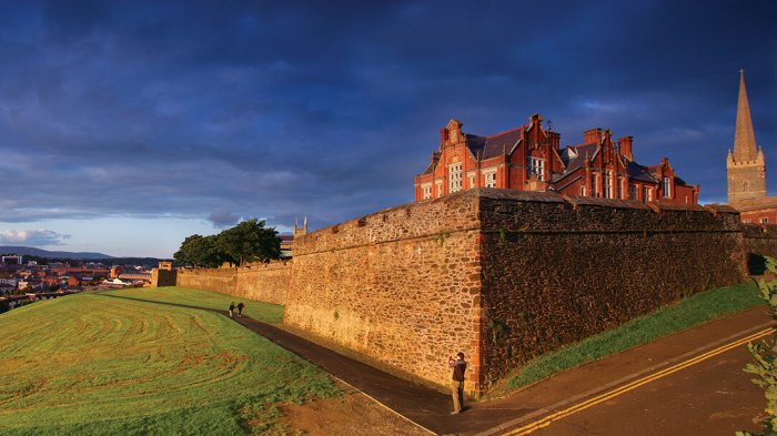 A panoramic view of the walled city of Derry 