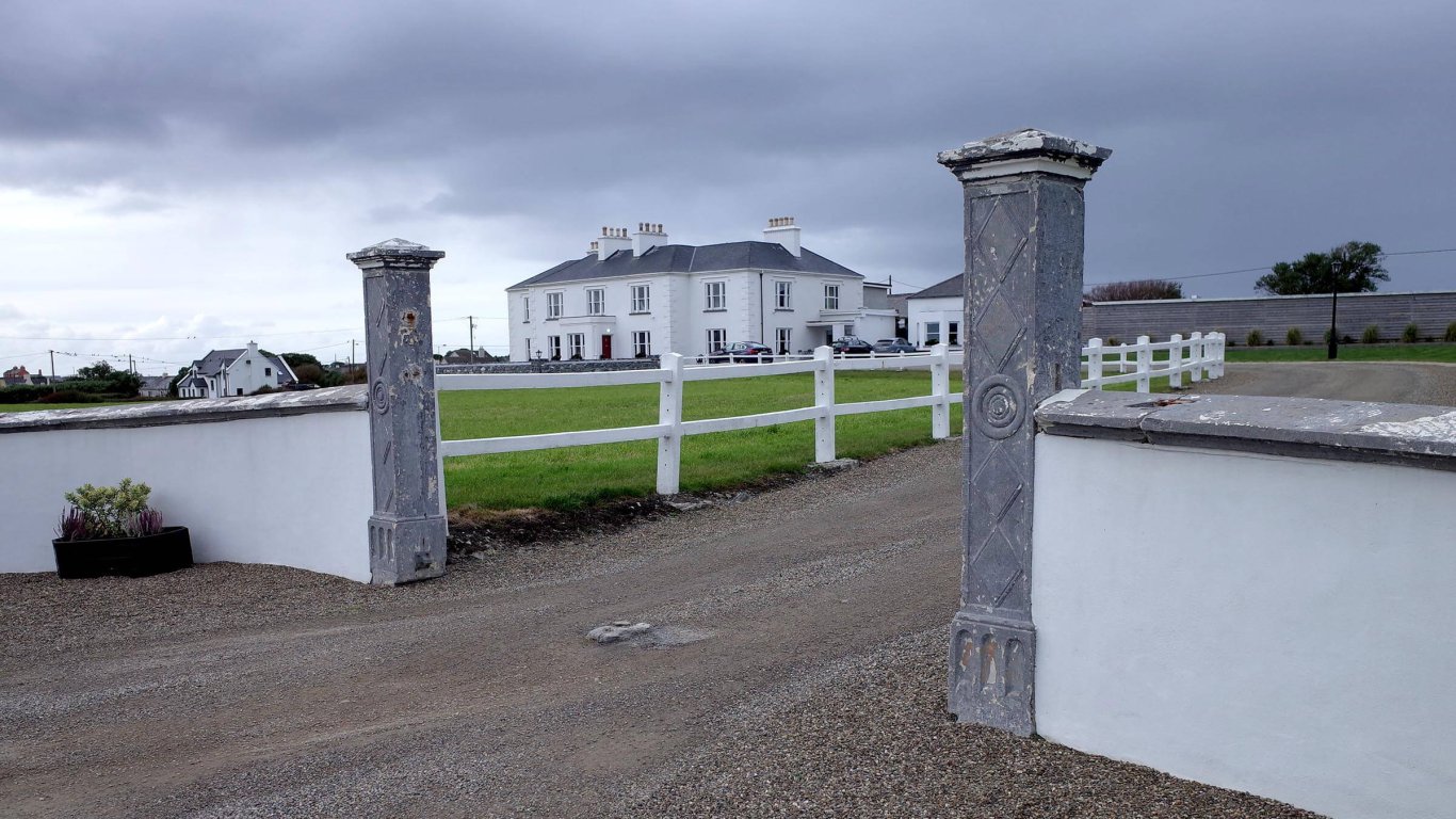 Exterior of Spanish Point House hotel in Ireland