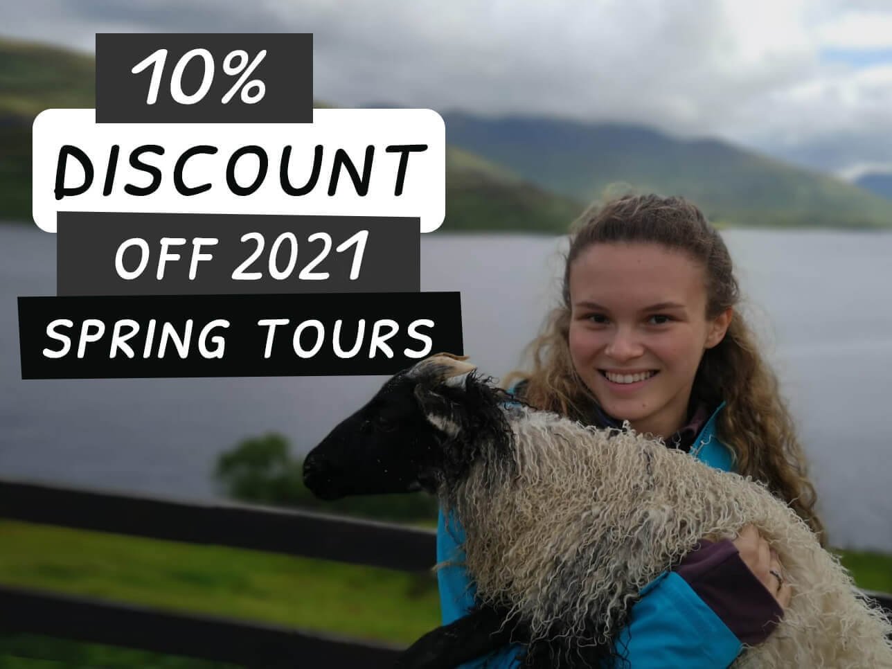 Lente in Ierland korting 10% - meisje op schapenboerderij