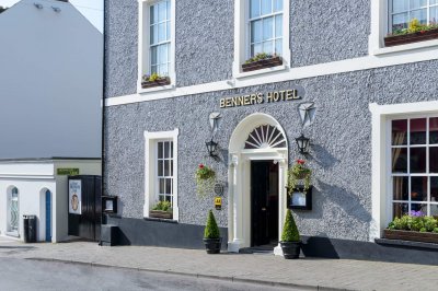 Exterior of Dingle Benners Hotel
