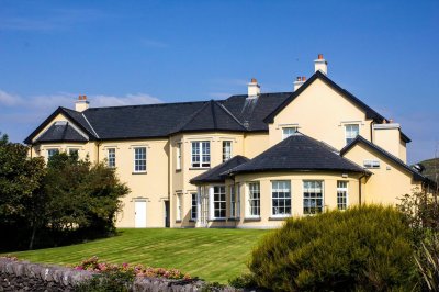 Exterior of Emlagh House in Dingle