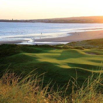 Lahinch Coast Hotel in Clare - beach and golf course