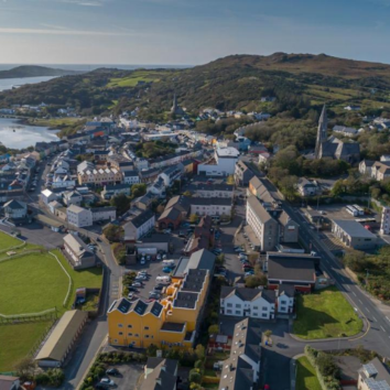 An aerial view of clifden with a view of the houses & hills in the background