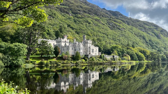 Scenic Kylemore Abbey beside a lake in Ireland