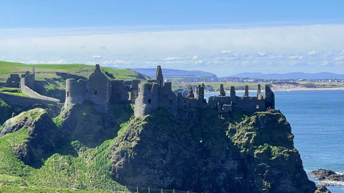 Clifftop Dunluce Castle, a perfect place to visit while spending 2 weeks in Ireland