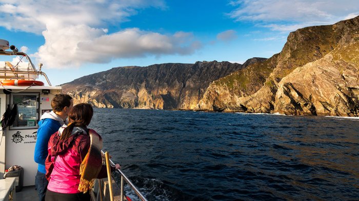 Couple on boat tour to Slieve League in Donegal