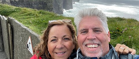 A couple on a 7 day tour of Ireland at Cliffs of Moher