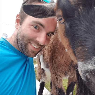 VagaGuide Ronan taking a selfie with a donkey