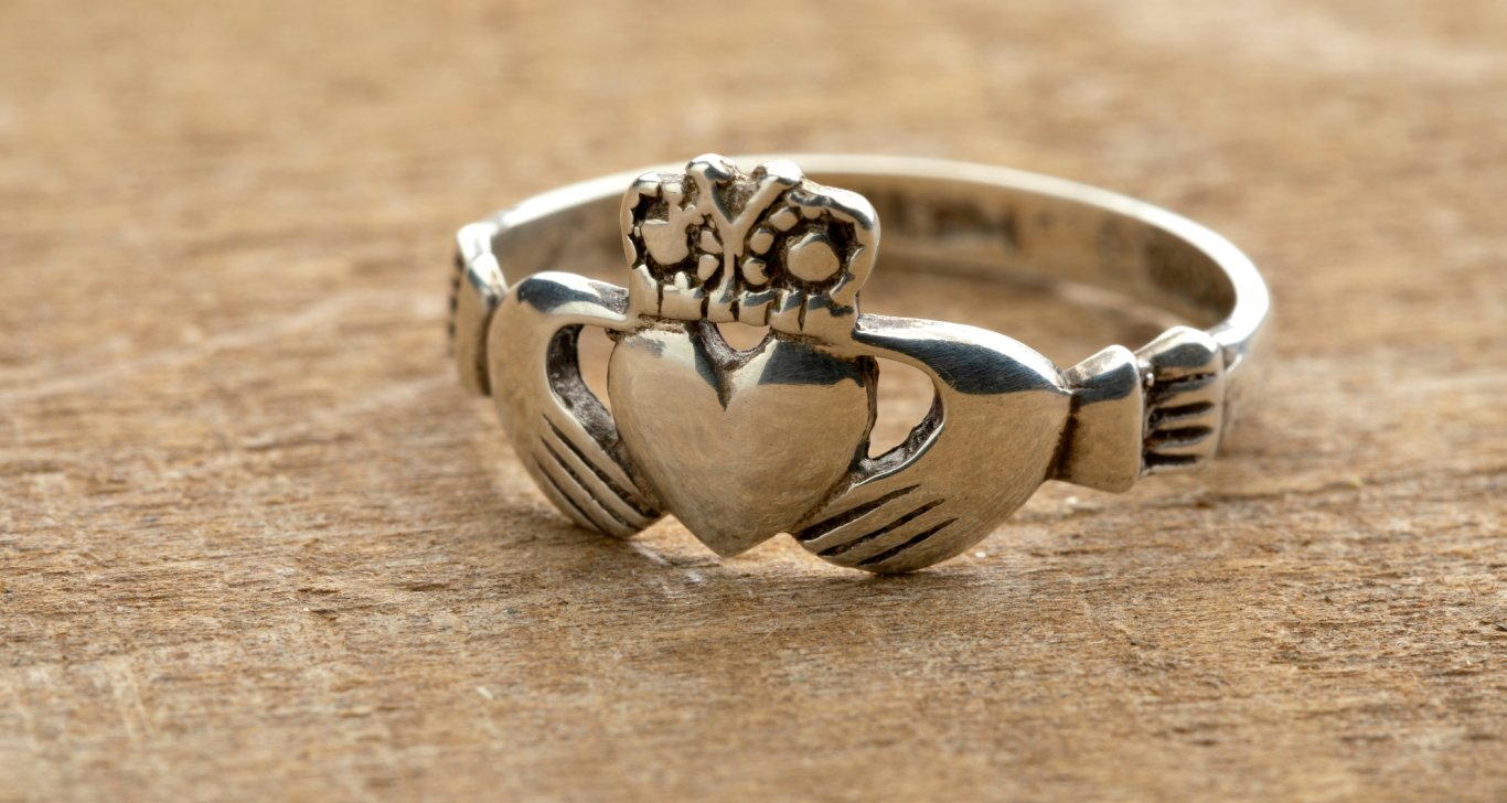 claddagh ring, irish ring of romance
