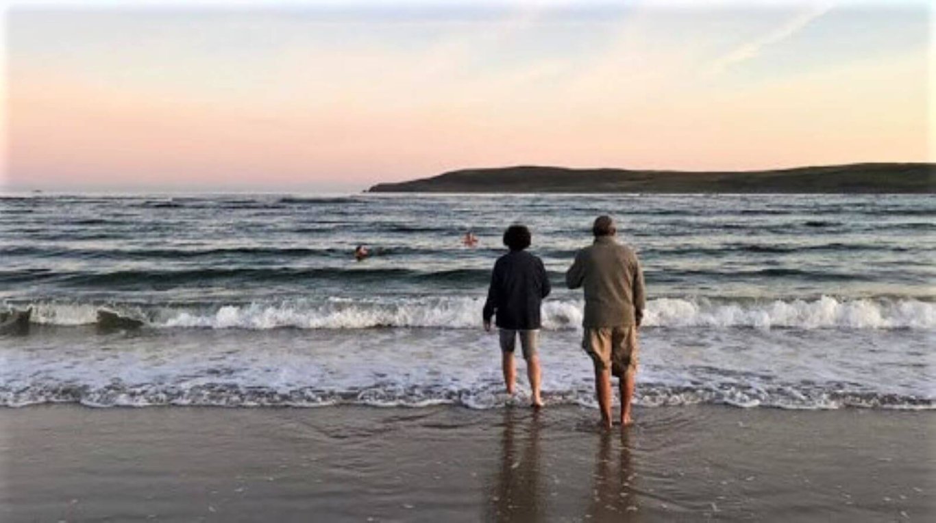 Couple on the Wild Atlantic way in Ireland