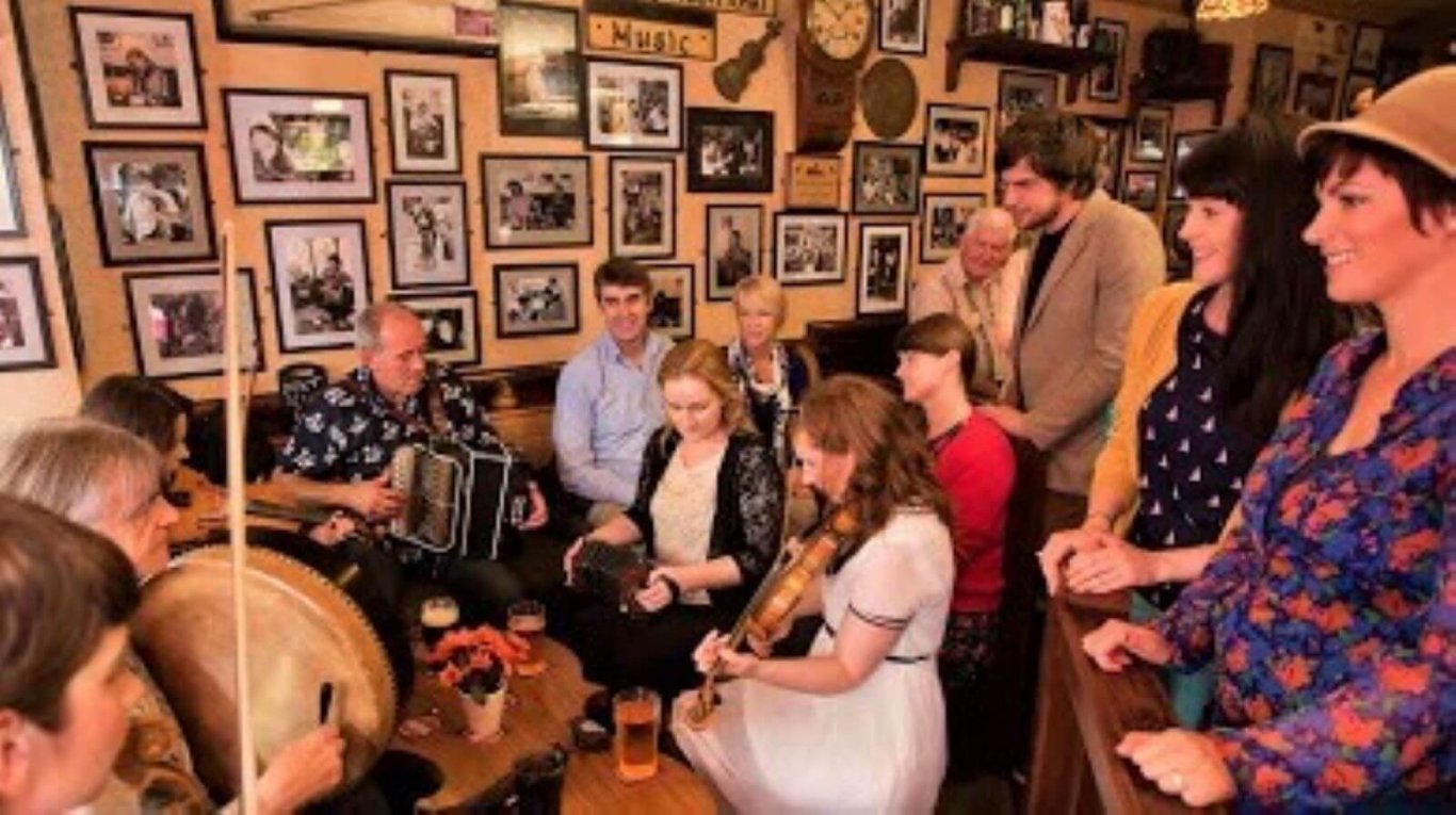 Traditional music in Irish Pub