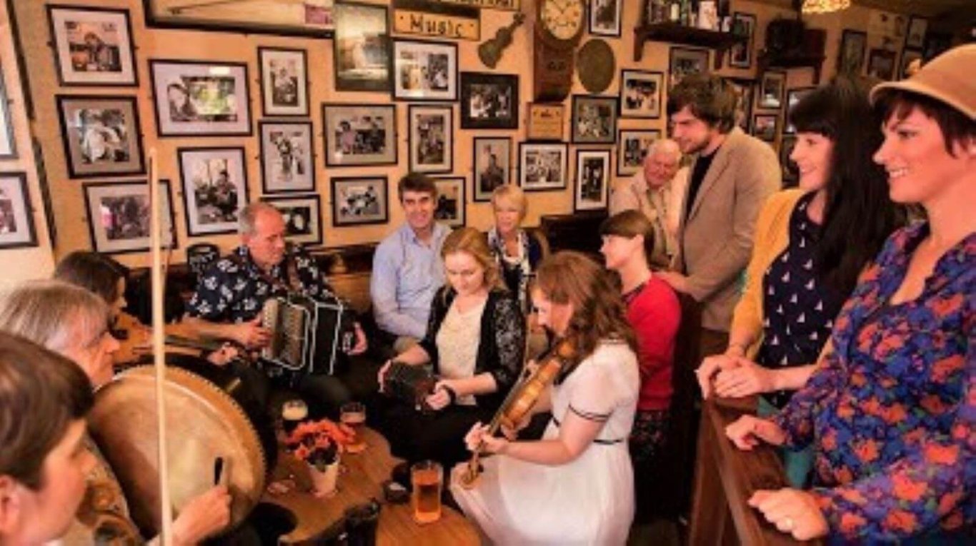 Traditional music in Irish Pub