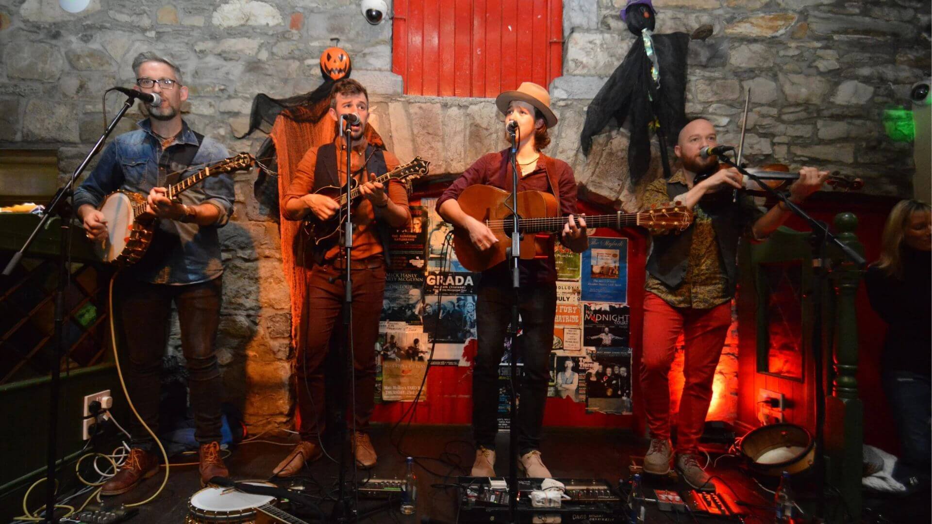Band playing Irish music at Matt Molloy's Pub Westport