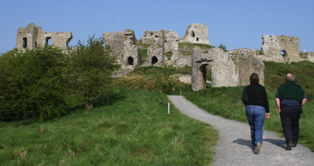 walking-up-to-the rock of dunamase irish castle ruins