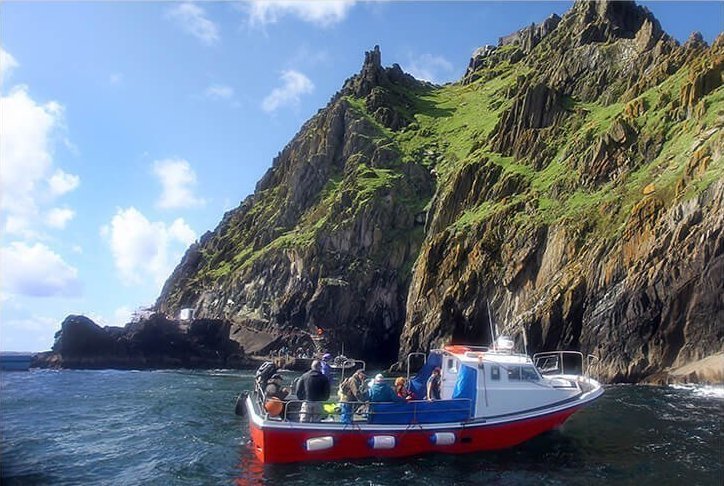 Boat preparing to land passengers on Skellig Michael